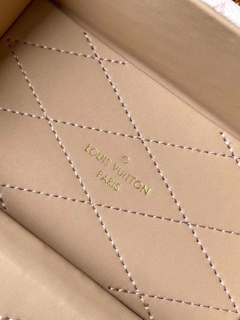 Louis Vuitton LV Camera Box Lock Gold 16x13x7.5cm