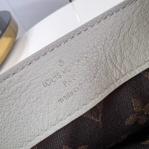 Louis Vuitton LV Dauphine Soft Women’s White Cowhide Leather Bag 24x17x9cm