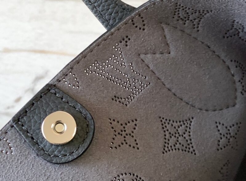 Louis Vuitton LV Blossom PM Mahina Black Handbags 20x20x12.5cm