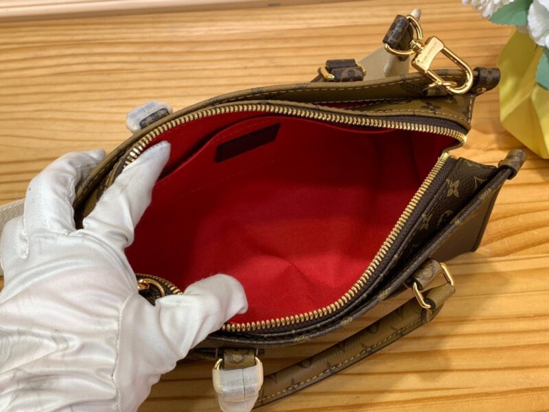 Louis Vuitton LV On The Go Mini Handbags Mono Pattern 25x13x10cm