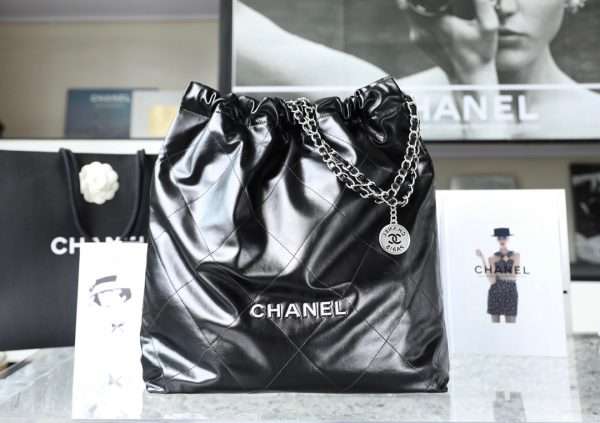 Tui-Xach-Chanel-22-Shopping-Sieu-Cap-Nu-Chat-Da-Min-Mau-Den-35cm-1-600x423-1 Chanel Replica 11 Handbag Woman’s 22 Shopping Black Smooth Leather 35cm