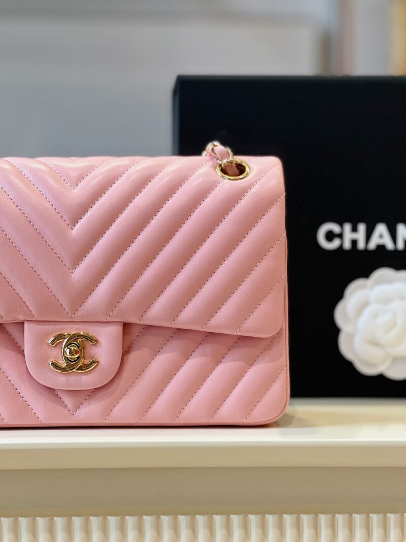 Chanel Classic Handbags V-Pattern Pink Lock Gold 23cm