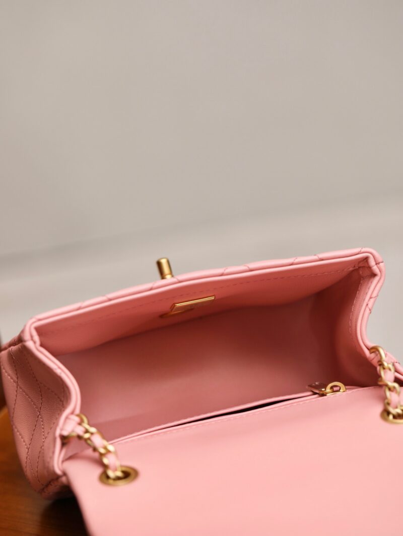 Chanel Classic Woman’s 11 Handbag Pink With Bag Handle Bell 18cm