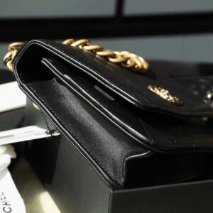Tui-Xach-Chanel-Woc-C19-Like-Auth-Nu-Da-Cuu-Mau-Den-19cm-2 Chanel Woc C19 Handbag Woman’s Lock Gold Black 19cm