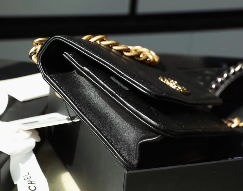 Tui-Xach-Chanel-Woc-C19-Like-Auth-Nu-Da-Cuu-Mau-Den-19cm-2 Chanel Woc C19 Handbag Woman’s Lock Gold Black 19cm