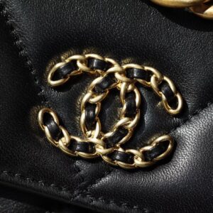 Tui-Xach-Chanel-Woc-C19-Like-Auth-Nu-Da-Cuu-Mau-Den-19cm-8 Chanel Woc C19 Handbag Woman’s Lock Gold Black 19cm