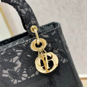 Túi Xách Dior Lady Họa Tiết Ren Hoa Nữ Màu Đen Rep 11 Cao Cấp 24cm