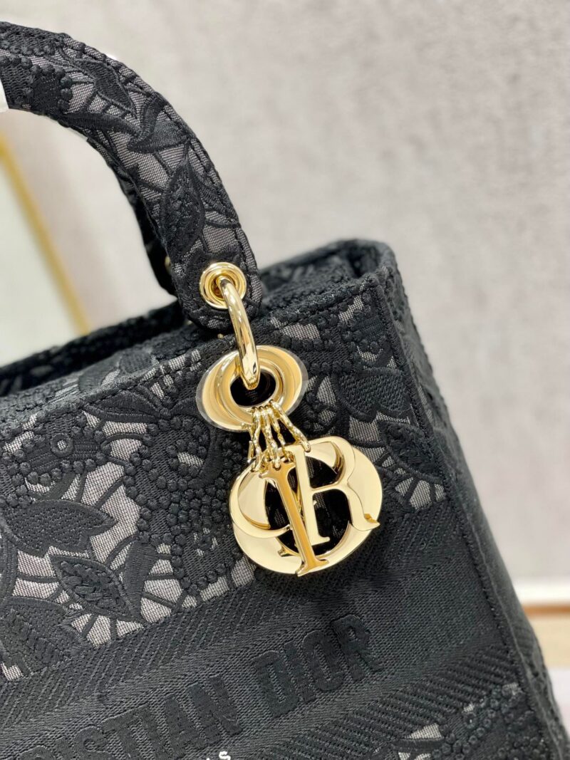 Túi Xách Dior Lady Họa Tiết Ren Hoa Nữ Màu Đen Rep 11 Cao Cấp 24cm