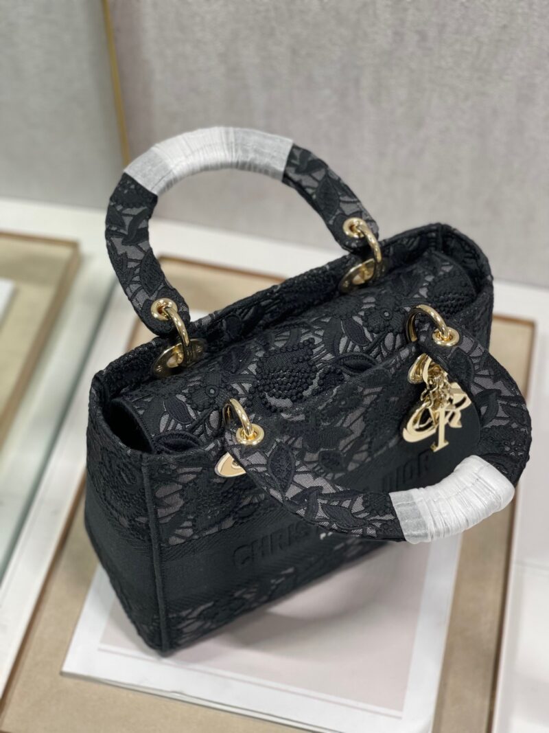 Túi Xách Dior Lady Họa Tiết Ren Hoa Nữ Màu Đen Rep 11 Cao Cấp 24cm