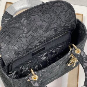 Túi Xách Dior Lady Họa Tiết Ren Hoa Nữ Màu Đen Rep 11 Cao Cấp 24cm