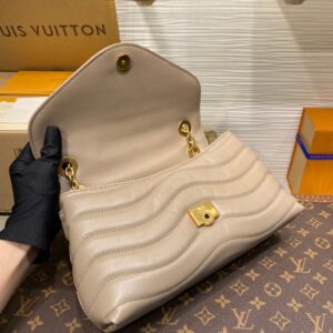 Louis Vuitton LV New Wave Woman’s Cowhide Leather Handbags 24x14x9cm