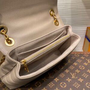 Louis Vuitton LV New Wave Woman’s Cowhide Leather Handbags 24x14x9cm
