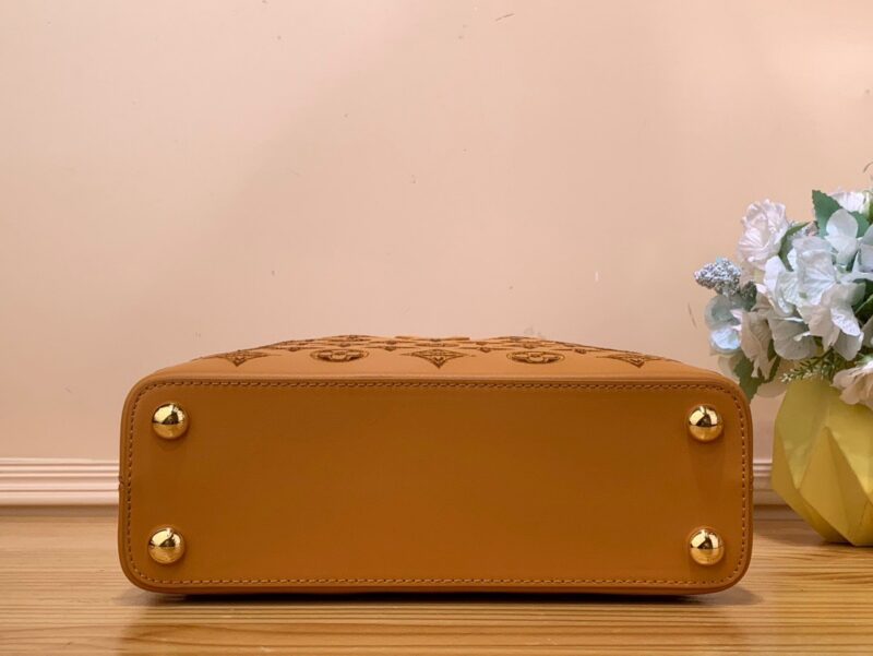 Louis Vuitton LV Capucines BB Brown Raised Pattern Handbags 27x18x9cm