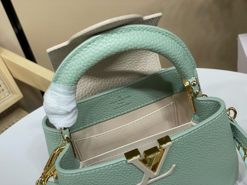 Louis Vuitton LV Capucines BB Cowhide Leather Handbags 21x14x8cm