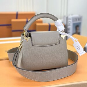 Louis Vuitton LV Capucines Lock Gold Handbags Cowhide Leather 21cm