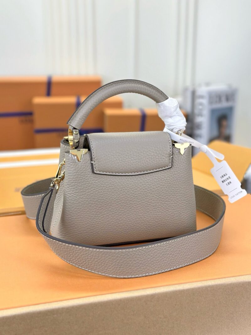 Louis Vuitton LV Capucines Lock Gold Handbags Cowhide Leather 21cm