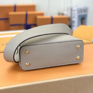 Louis Vuitton LV Capucines Lock Gold Handbags Cowhide Leather 21cm