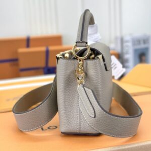 Louis Vuitton LV Capucines Lock Gold Handbags Cowhide Leather 21cm