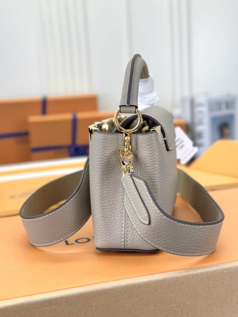 Louis Vuitton LV Capucines Lock Gold Handbags Cowhide Leather 21cm