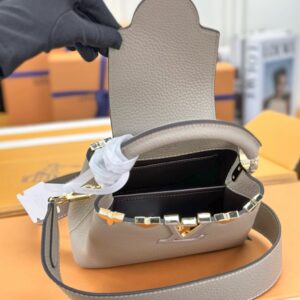 Louis Vuitton LV Capucines Lock Gold Handbags Cowhide Leather 21cm