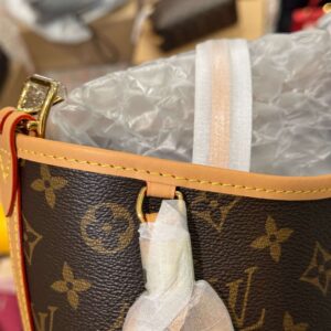 Louis Vuitton Handbags LV Carry All MM Monogram Brown Color 39x30x15cm