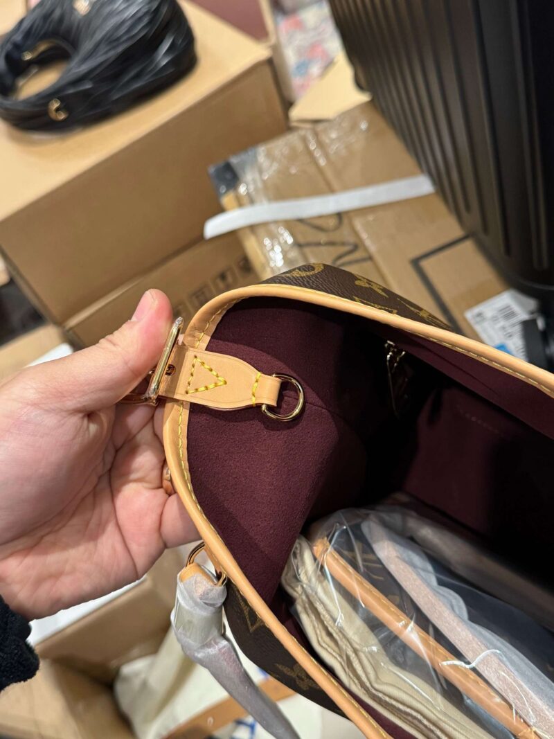 Louis Vuitton Handbags LV Carry All MM Monogram Brown Color 39x30x15cm