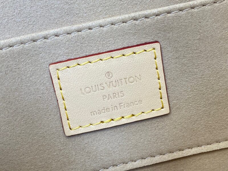 Louis Vuitton LV Dauphine Monogram Like Auth Handbags 20x15x9cm