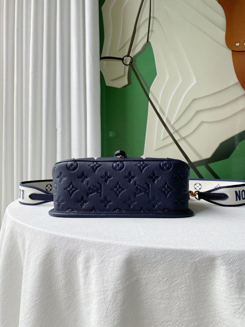 Louis Vuitton LV Diane Handbags Embossed Pattern 23x16x8.5cm