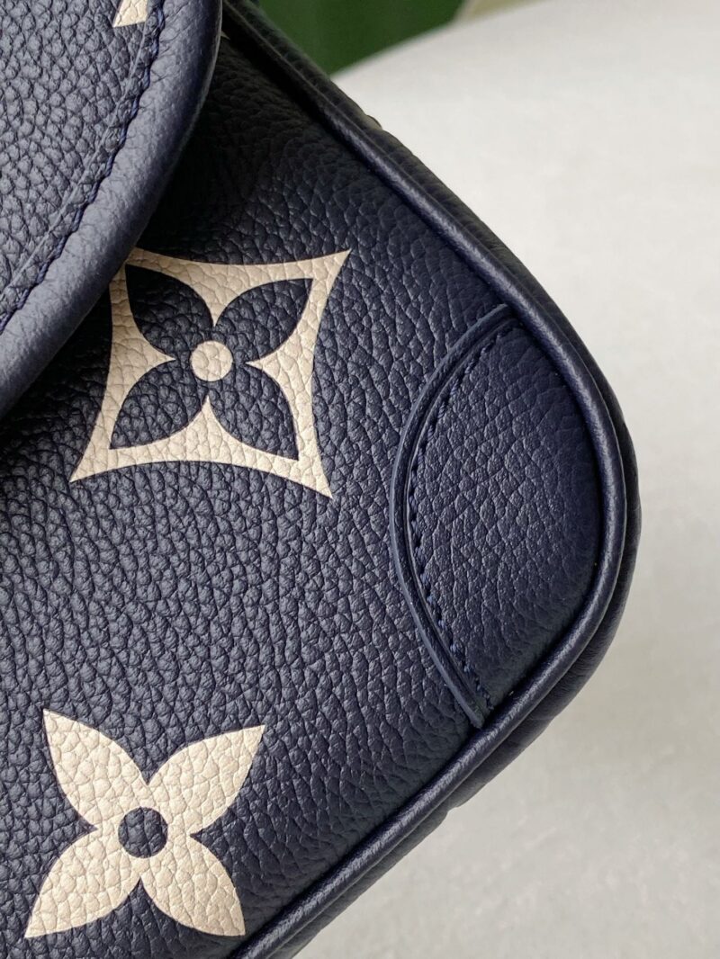 Louis Vuitton LV Diane Handbags Embossed Pattern 23x16x8.5cm