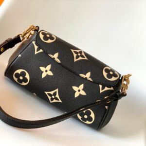 Louis Vuitton LV Favorite Black Handbags 24x14cm