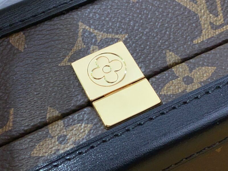 Louis Vuitton LV Petite Malle LV Monogram Pattern Like Auth Handbags 24x16x13cm