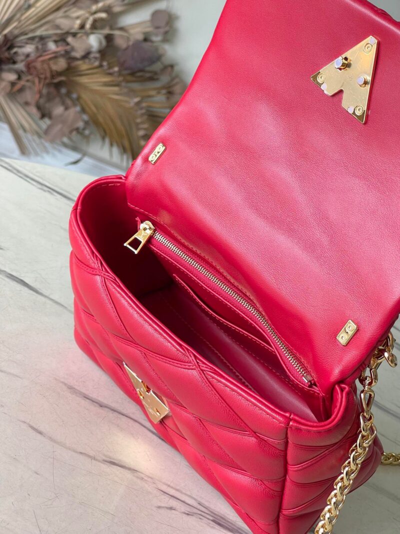 Louis Vuitton LV Twist Like Auth Woman’s Red Handbags Smooth Leather 23cm