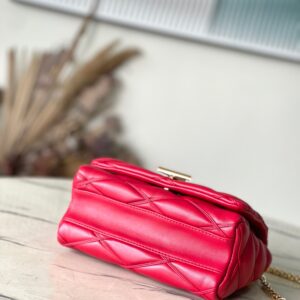 Louis Vuitton LV Twist Like Auth Woman’s Red Handbags Smooth Leather 23cm