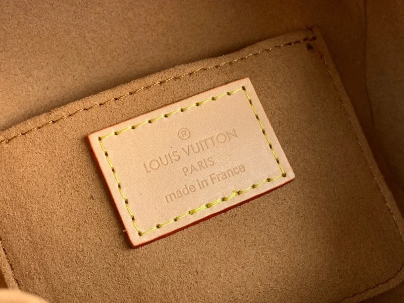 Louis Vuitton Monogram Pattern Super Premium Handbag 14x13x11cm