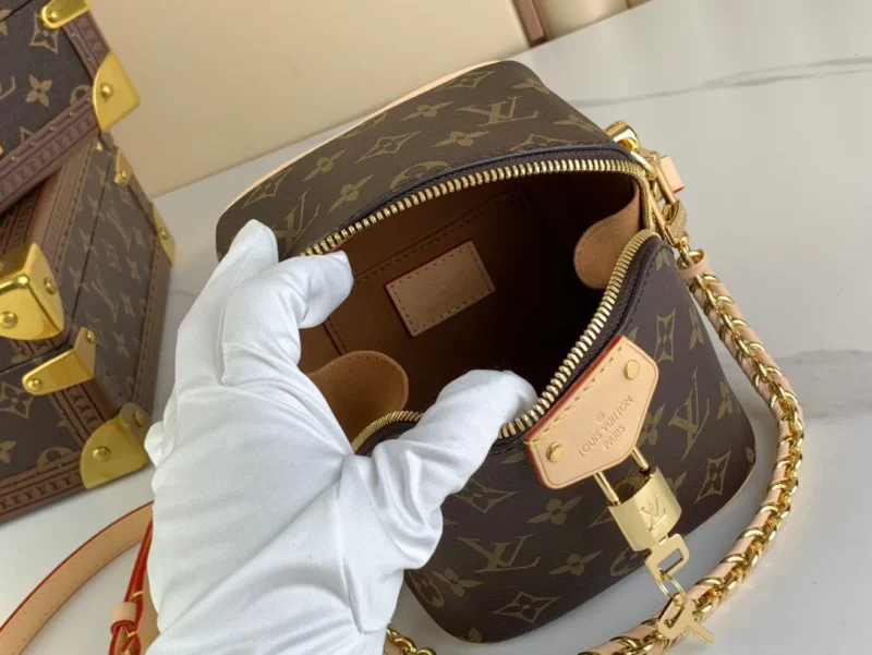 Louis Vuitton Monogram Pattern Super Premium Handbag 14x13x11cm