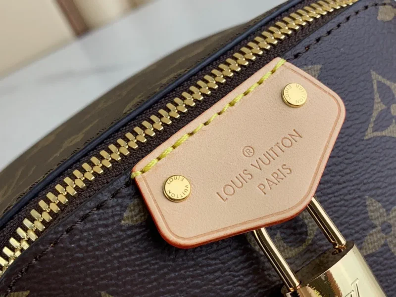 Louis Vuitton Monogram Pattern Super Premium Handbag 14x13x11cm