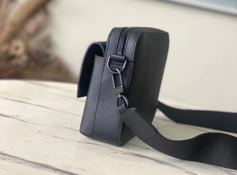 Louis Vuitton LV Fastline Men’s Handbag Black 23.5x18x7cm