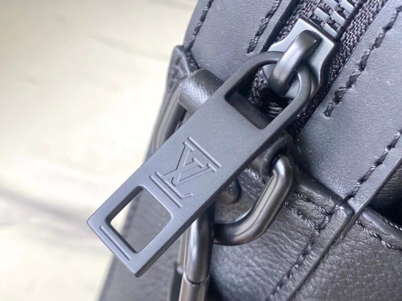 Louis Vuitton LV Fastline Men’s Handbag Black 23.5x18x7cm