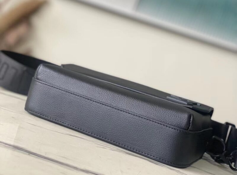 Louis Vuitton LV Fastline Men’s Handbag Black 23.5x18x7cm