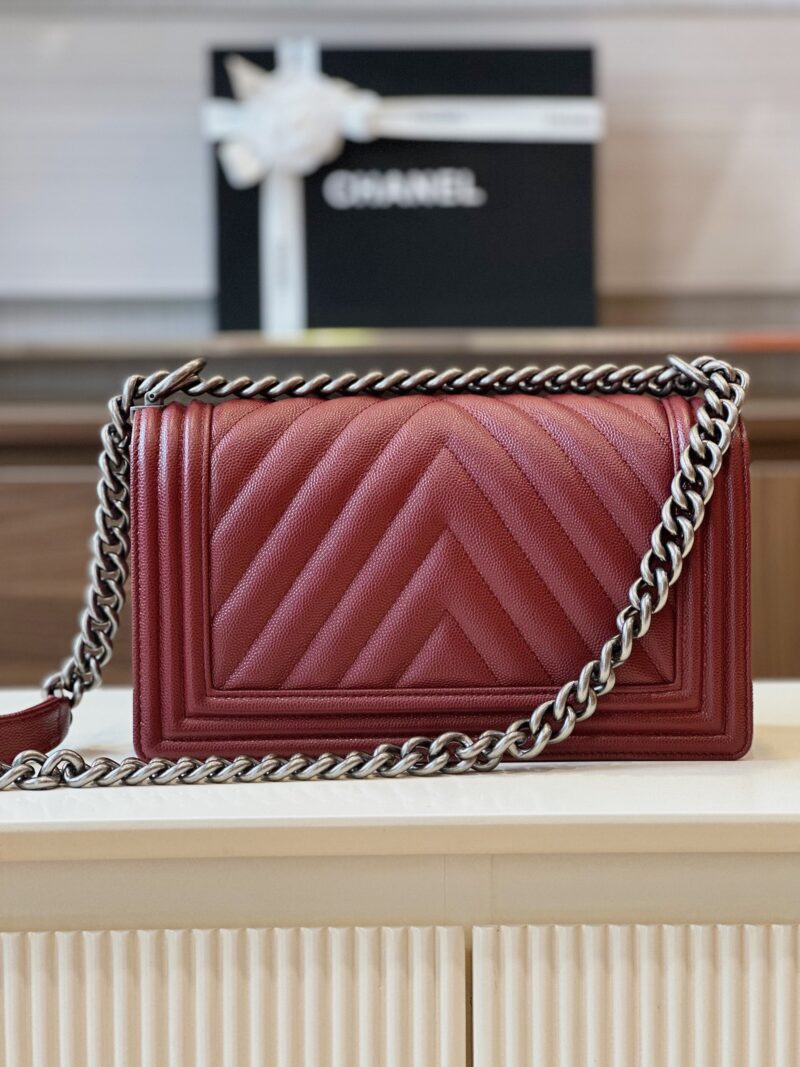 Chanel Boy Medium Handbag Woman’s V-Pattern Red Leather 25cm