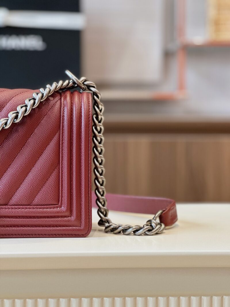 Chanel Boy Medium Handbag Woman’s V-Pattern Red Leather 25cm