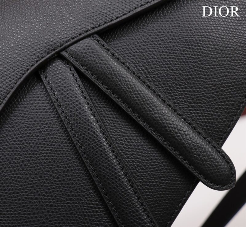 Tui-Xach-Nu-Hang-Hieu-Dior-Saddle-Yen-Ngua-Mau-Den-1 Dior Saddle 11 Handbags Black With Lock Yellow Gold 25x20x6.5cm