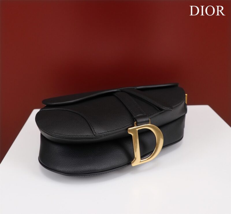 Tui-Xach-Nu-Hang-Hieu-Dior-Saddle-Yen-Ngua-Mau-Den-3 Dior Saddle 11 Handbags Black With Lock Yellow Gold 25x20x6.5cm