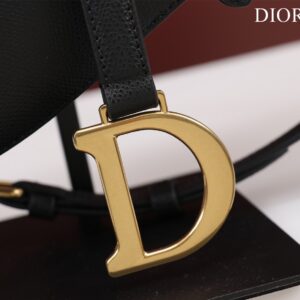 Tui-Xach-Nu-Hang-Hieu-Dior-Saddle-Yen-Ngua-Mau-Den-4 Dior Saddle 11 Handbags Black With Lock Yellow Gold 25x20x6.5cm