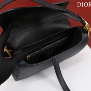 Tui-Xach-Nu-Hang-Hieu-Dior-Saddle-Yen-Ngua-Mau-Den-6 Dior Saddle 11 Handbags Black With Lock Yellow Gold 25x20x6.5cm