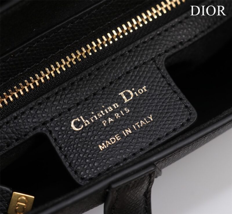 Tui-Xach-Nu-Hang-Hieu-Dior-Saddle-Yen-Ngua-Mau-Den-8 Dior Saddle 11 Handbags Black With Lock Yellow Gold 25x20x6.5cm