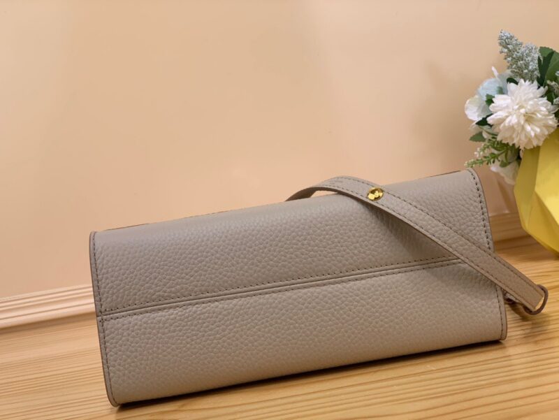 Louis Vuitton LV Twist Handle Like Auth Lock Gold Handbags 17x25x11cm