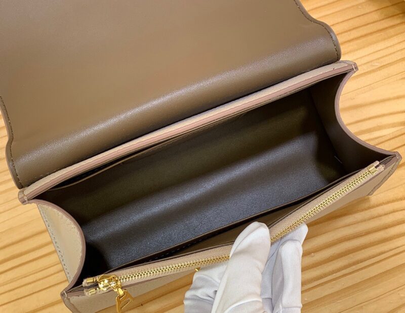 Louis Vuitton LV Twist Handle Like Auth Lock Gold Handbags 17x25x11cm