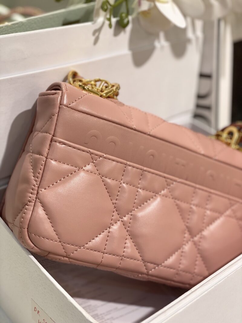Tui-Xach-Nu-Mau-Hong-Dior-Caro-Sieu-Cap-Khoa-Vang-25cm-4 Dior Pink Plaid Super Quality Women’s Handbag with Gold Lock 25cm