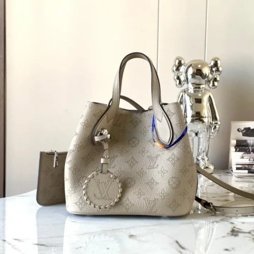 Untitled-design-2025-05-27T050336.186 Louis Vuitton LV Blossom PM Mahina Handbags 20x20x12.5cm